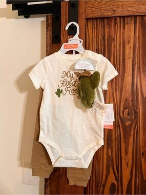 Flapdoodles Cream Bodysuit Set with Brown Pants & Green Cactus